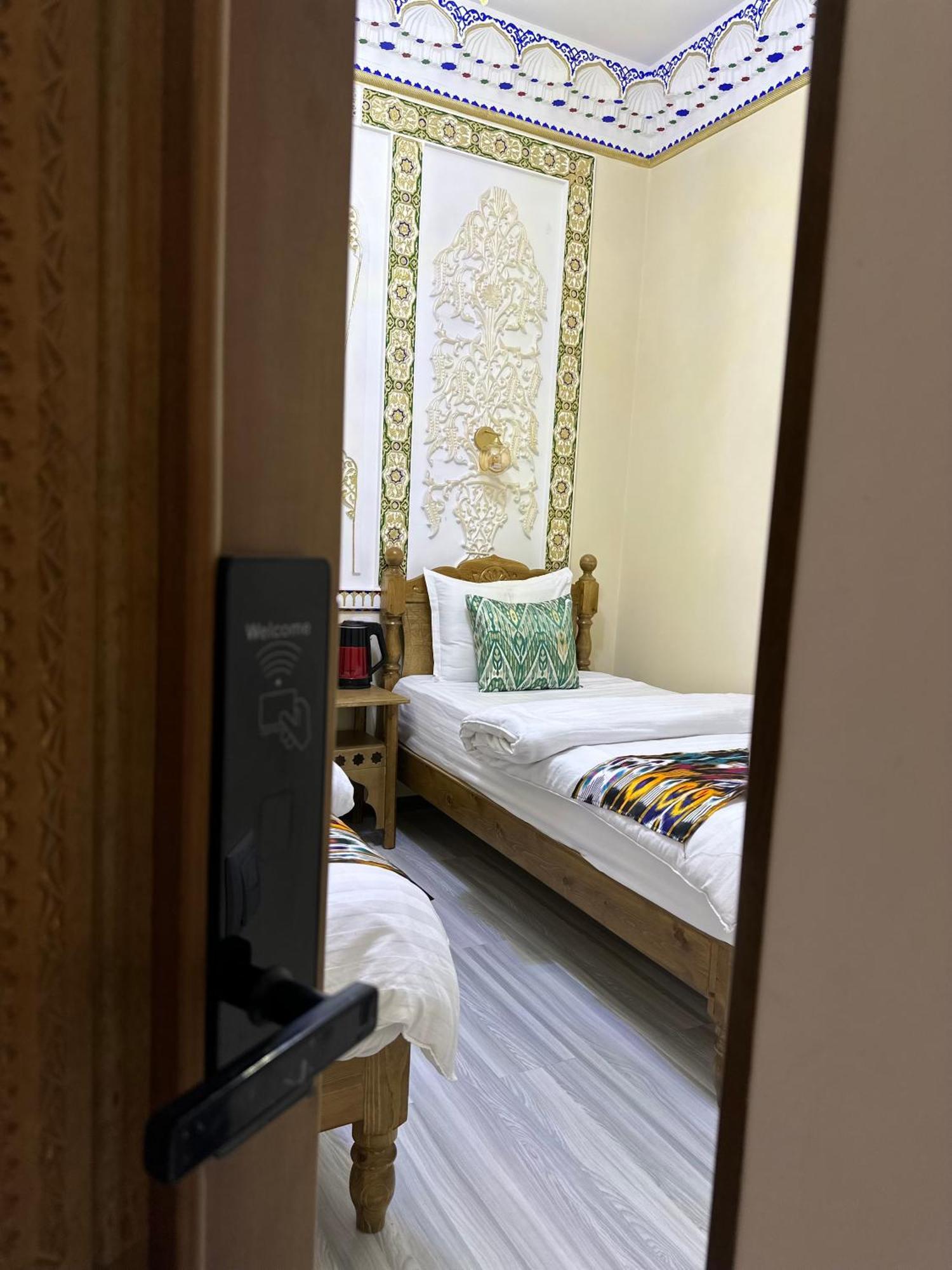 Hotel Zarhal Bukhara Esterno foto