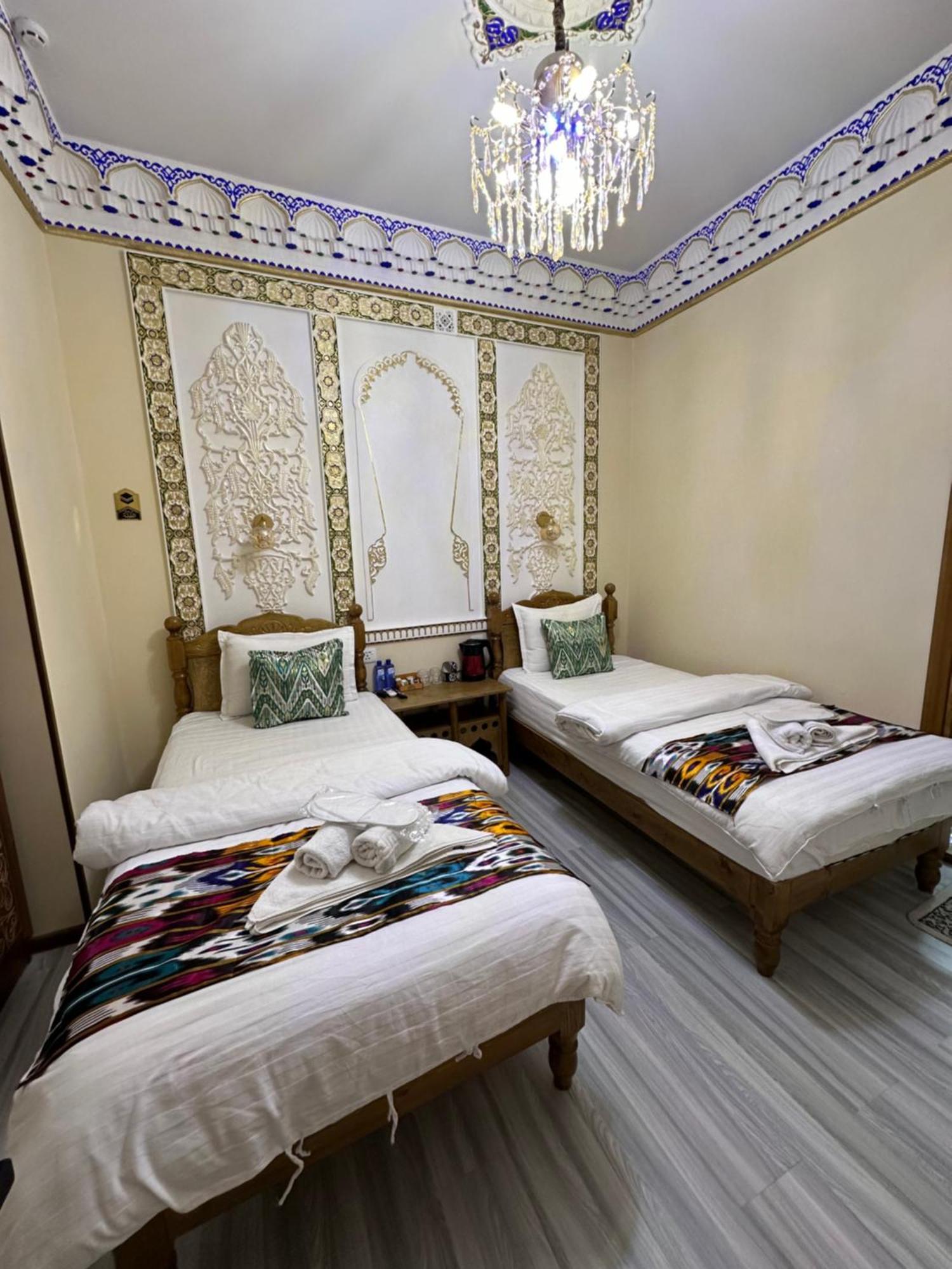Hotel Zarhal Bukhara Esterno foto
